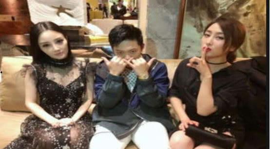 娱乐圈吃瓜群众小说